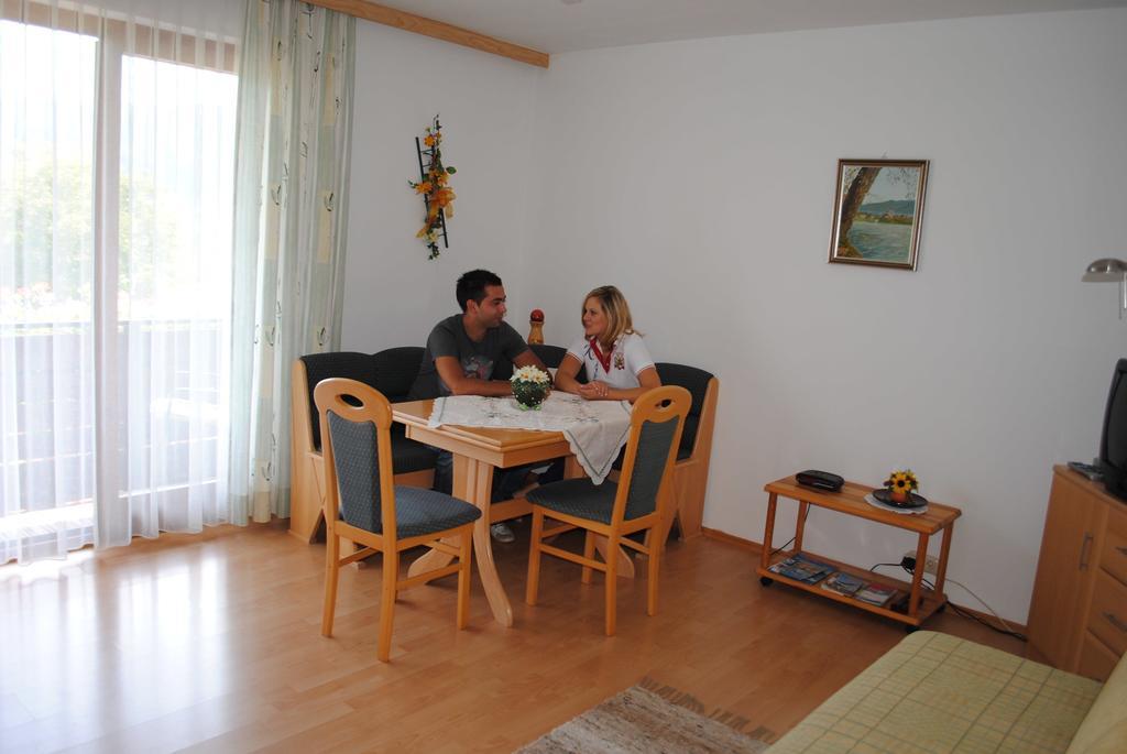 Gaestehaus Lindermuth Presseggersee Chambre photo